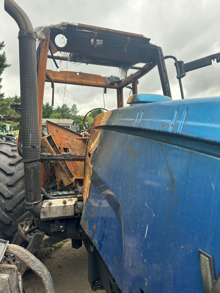 Traktor Valtra 8150 8150-4 - cała na części: bild 20 Traktor Valtra 8150 8150-4 - cała na części: bild 20