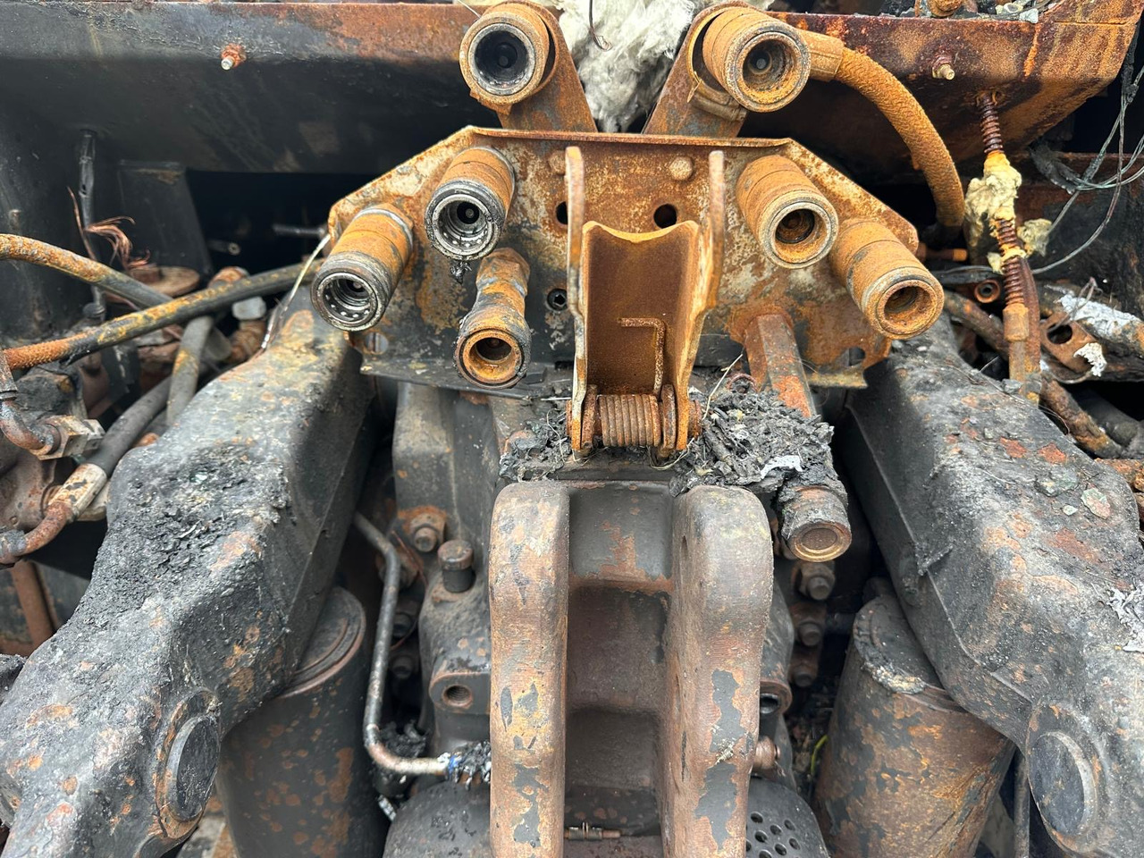 Traktor Valtra 8150 8150-4 - cała na części: bild 7 Traktor Valtra 8150 8150-4 - cała na części: bild 7