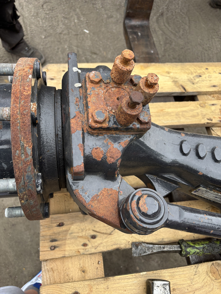 Valtra N92 - most przedni - zwolnica zwrotnica siłownik dyferencjał atak - Styrspindel för Lantbruksmaskiner: bild 4 Valtra N92 - most przedni - zwolnica zwrotnica siłownik dyferencjał atak - Styrspindel för Lantbruksmaskiner: bild 4