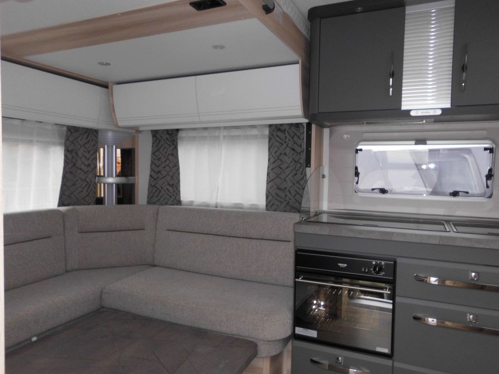 Hobby De Luxe 515 UHL 2000kg. Backofen, Dunsthaube + - Husvagn: bild 5 Hobby De Luxe 515 UHL 2000kg. Backofen, Dunsthaube + - Husvagn: bild 5