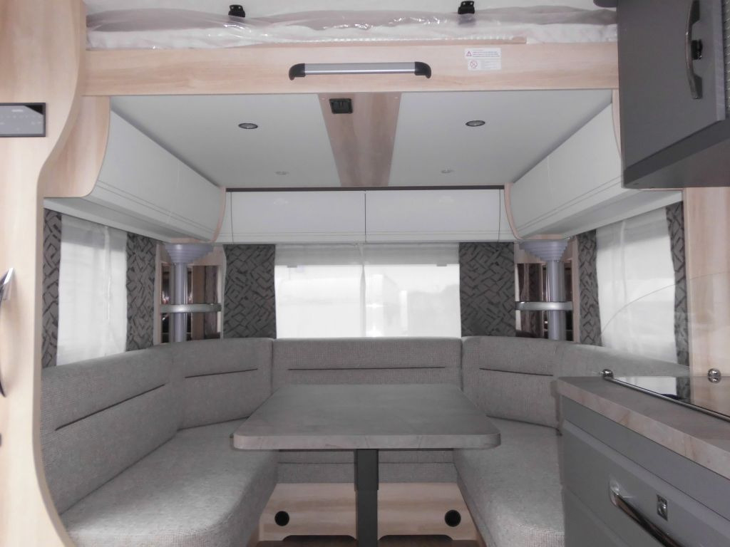 Hobby De Luxe 515 UHL 2025 2000kg. AUTARK AMBIENTE Hobby De Luxe 515 UHL mit Extras, Lagerabverkauf! - Husvagn: bild 1 Hobby De Luxe 515 UHL 2025 2000kg. AUTARK AMBIENTE Hobby De Luxe 515 UHL mit Extras, Lagerabverkauf! - Husvagn: bild 1