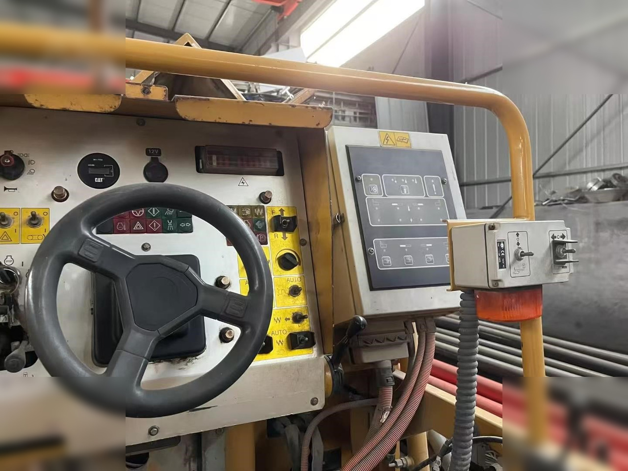 2013 CATERPILLAR AP-255E - Asfaltläggare: bild 5 2013 CATERPILLAR AP-255E - Asfaltläggare: bild 5