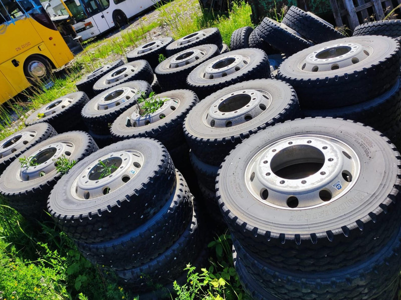 Bridgestone wheels 275/70 R22,5 on Alcoa aluminum rims - Däck för Lastbil: bild 1 Bridgestone wheels 275/70 R22,5 on Alcoa aluminum rims - Däck för Lastbil: bild 1