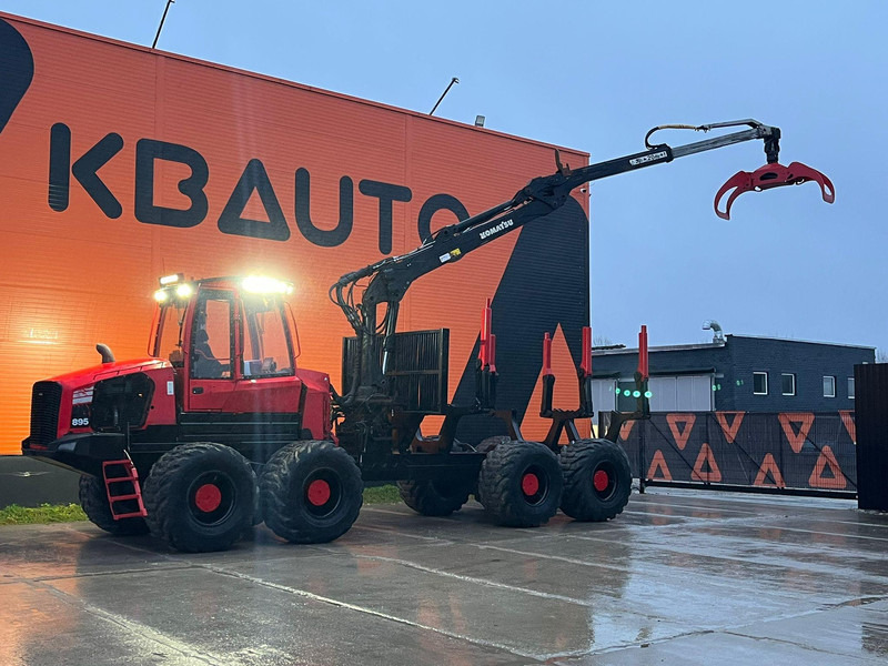 Komatsu 895 8x8 LOADFLEX / CRANE 165F - Skogsvagn: bild 1 Komatsu 895 8x8 LOADFLEX / CRANE 165F - Skogsvagn: bild 1