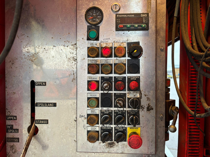 Sugbil Scania P 124 6x2*4 KORP&SON / TANK 8000 l / VACUUM Wittig RFW260 / PRESSURE Uraca DK716 140 bar / 400 l/min: bild 15 Sugbil Scania P 124 6x2*4 KORP&SON / TANK 8000 l / VACUUM Wittig RFW260 / PRESSURE Uraca DK716 140 bar / 400 l/min: bild 15