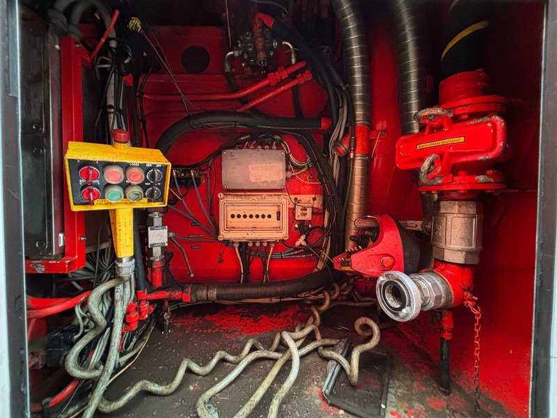 Sugbil Scania P 124 6x2*4 KORP&SON / TANK 8000 l / VACUUM Wittig RFW260 / PRESSURE Uraca DK716 140 bar / 400 l/min: bild 14 Sugbil Scania P 124 6x2*4 KORP&SON / TANK 8000 l / VACUUM Wittig RFW260 / PRESSURE Uraca DK716 140 bar / 400 l/min: bild 14