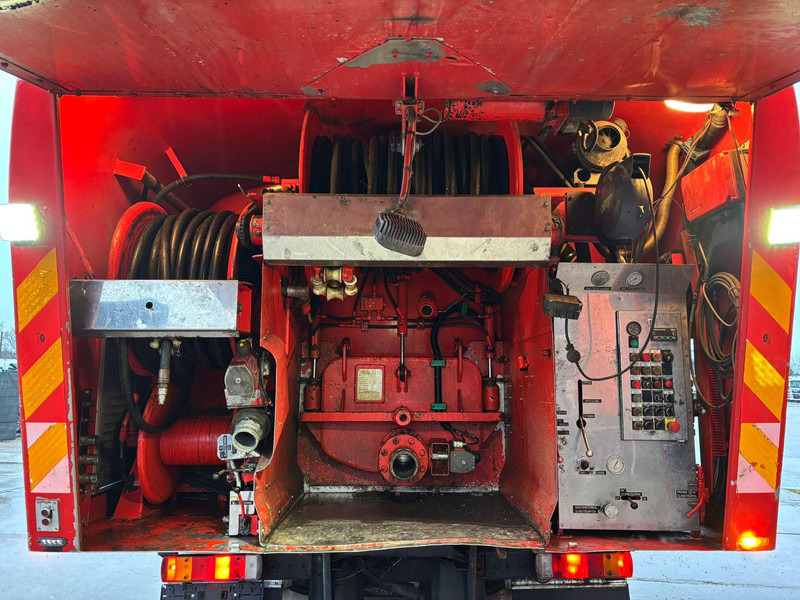 Sugbil Scania P 124 6x2*4 KORP&SON / TANK 8000 l / VACUUM Wittig RFW260 / PRESSURE Uraca DK716 140 bar / 400 l/min: bild 13 Sugbil Scania P 124 6x2*4 KORP&SON / TANK 8000 l / VACUUM Wittig RFW260 / PRESSURE Uraca DK716 140 bar / 400 l/min: bild 13