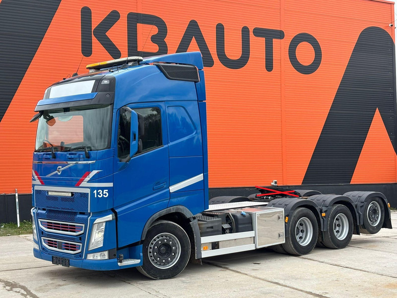 Volvo FH 500 8x4*4 FOR SALE AS CHASSIS / GCW 70 ton / PTO / CHASSIS L=6420 mm - Chassi lastbil: bild 1 Volvo FH 500 8x4*4 FOR SALE AS CHASSIS / GCW 70 ton / PTO / CHASSIS L=6420 mm - Chassi lastbil: bild 1