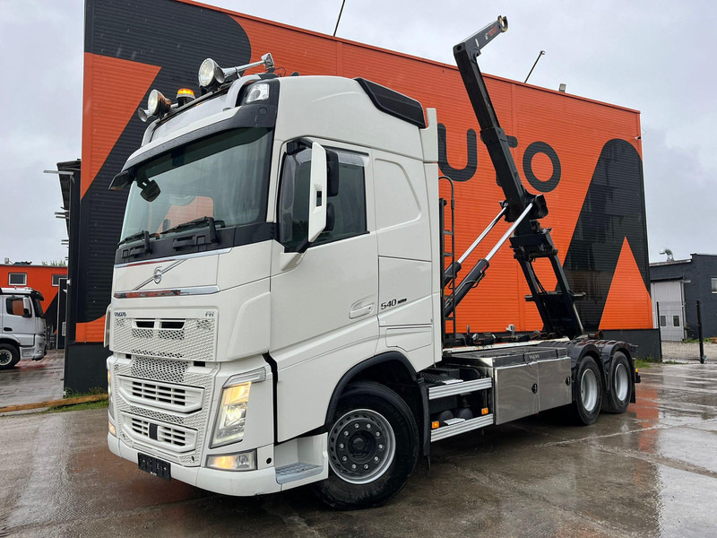 Volvo FH 540 6x4 HIAB 21 ton / L=5600 mm / RETARDER / TANDEM AXLE LIFT - Lastväxlare lastbil: bild 2 Volvo FH 540 6x4 HIAB 21 ton / L=5600 mm / RETARDER / TANDEM AXLE LIFT - Lastväxlare lastbil: bild 2