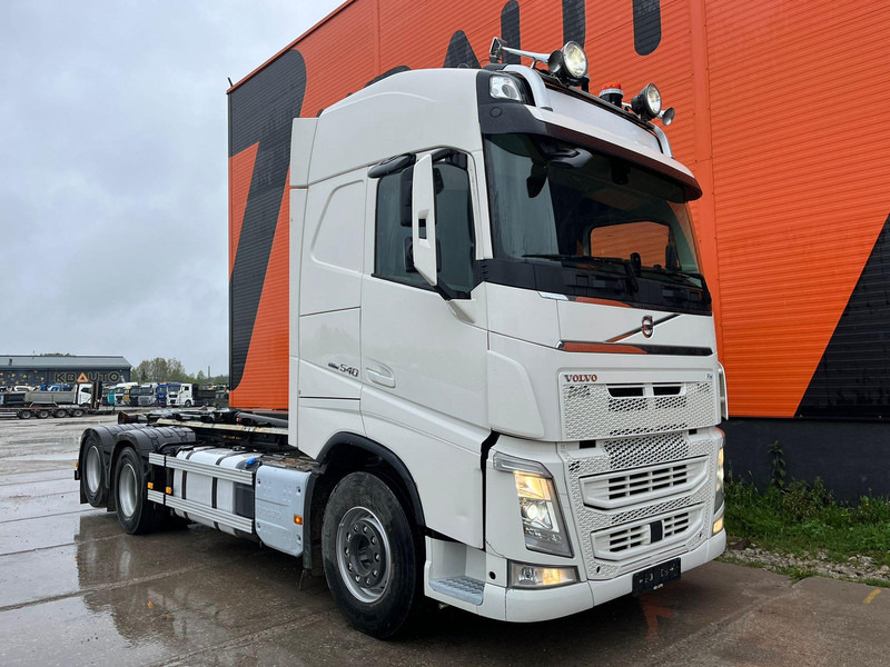 Volvo FH 540 6x4 HIAB 21 ton / L=5600 mm / RETARDER / TANDEM AXLE LIFT - Lastväxlare lastbil: bild 4 Volvo FH 540 6x4 HIAB 21 ton / L=5600 mm / RETARDER / TANDEM AXLE LIFT - Lastväxlare lastbil: bild 4