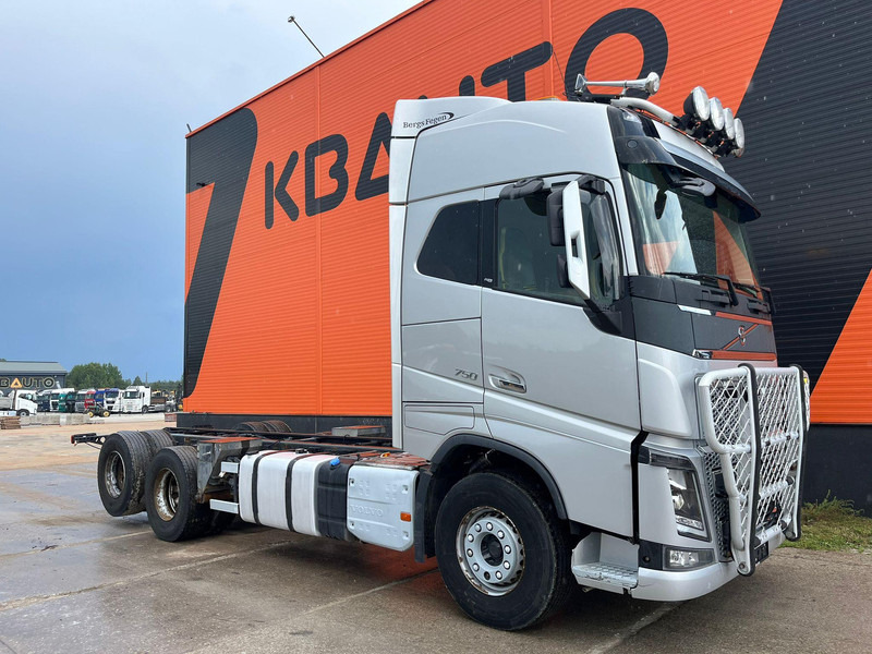 Volvo FH 750 6x4 CHASSIS L=6970 / RETARDER / PTO / TANDEM AXLE LIFT - Chassi lastbil: bild 3 Volvo FH 750 6x4 CHASSIS L=6970 / RETARDER / PTO / TANDEM AXLE LIFT - Chassi lastbil: bild 3
