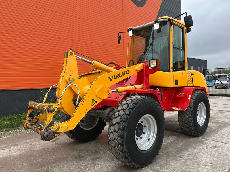 Volvo L 30 B-Z/X 4x4 AC / QUICK COUPLER / BUCKET + FORKS - Hjullastare: bild 3 Volvo L 30 B-Z/X 4x4 AC / QUICK COUPLER / BUCKET + FORKS - Hjullastare: bild 3