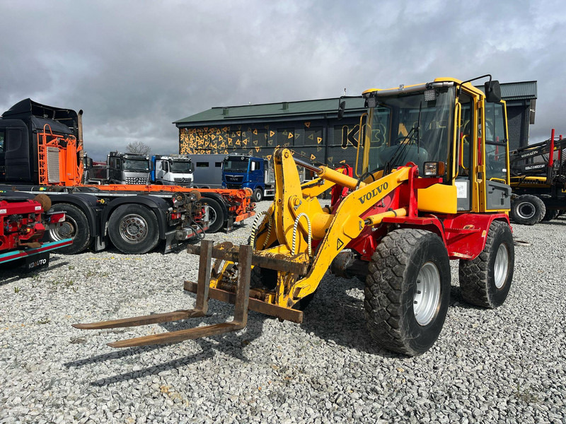 Volvo L 30 B-Z/X 4x4 AC / QUICK COUPLER / BUCKET + FORKS - Hjullastare: bild 2 Volvo L 30 B-Z/X 4x4 AC / QUICK COUPLER / BUCKET + FORKS - Hjullastare: bild 2