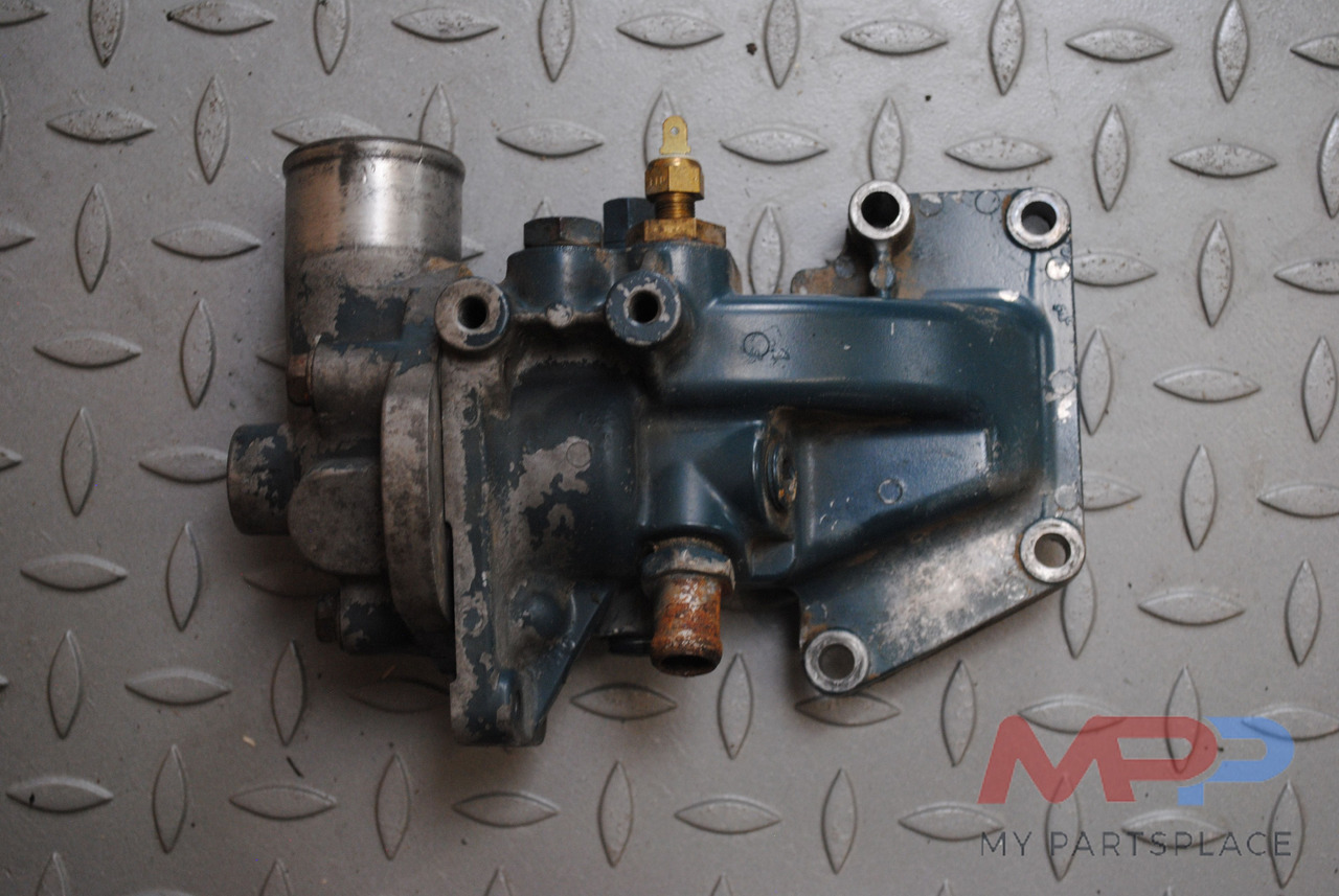 Kubota Thermostaatbehuizing Kubota V3600 - Termostat för Byggmaskiner: bild 1 Kubota Thermostaatbehuizing Kubota V3600 - Termostat för Byggmaskiner: bild 1