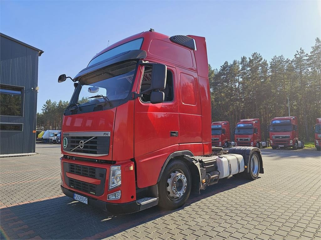 Volvo FH13 XXL MANUAL 420 EURO 5 2011 r MEGA LOW DECK - Dragbil: bild 2 Volvo FH13 XXL MANUAL 420 EURO 5 2011 r MEGA LOW DECK - Dragbil: bild 2