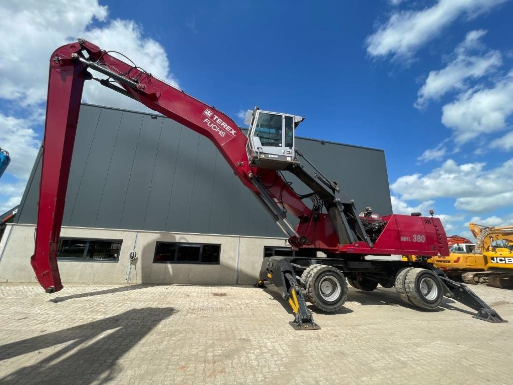 Fuchs MHL380 -- MHL 380 -- 21 mtr reach - Materialhanterare: bild 1 Fuchs MHL380 -- MHL 380 -- 21 mtr reach - Materialhanterare: bild 1