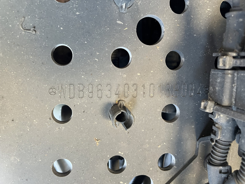 Dragbil Mercedes-Benz Actros 1842 Streamspace / 945 dkm / 2 Tanks / NL Truck: bild 15