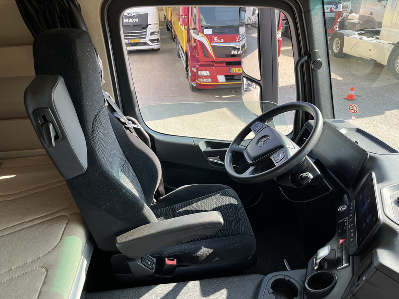 Mercedes-Benz Actros 2124 / 2023 / 18 Ton / Box / Laadklep - Lastbil med skåp: bild 3 Mercedes-Benz Actros 2124 / 2023 / 18 Ton / Box / Laadklep - Lastbil med skåp: bild 3
