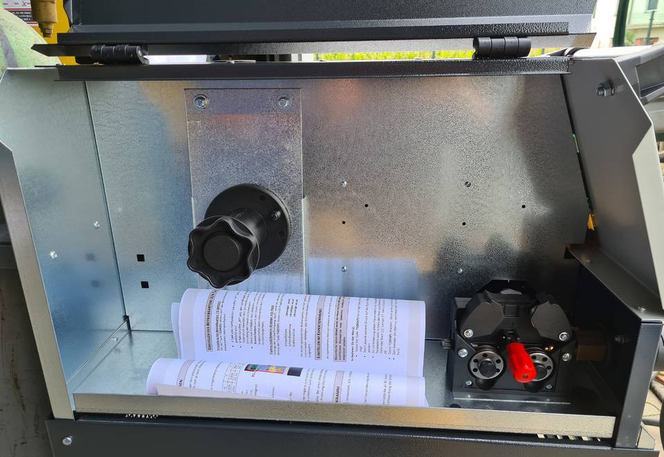 SPAWARKA MIG WELDKAR 300 Synergic 300A - Svetsutrustning: bild 5 SPAWARKA MIG WELDKAR 300 Synergic 300A - Svetsutrustning: bild 5