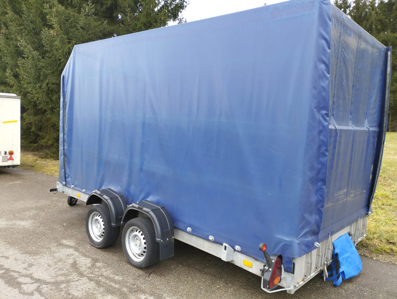 VEZEKO 400 x 187 3,5 t Absenkanhänger Huski 40.35 - Kapellsläp: bild 2 VEZEKO 400 x 187 3,5 t Absenkanhänger Huski 40.35 - Kapellsläp: bild 2