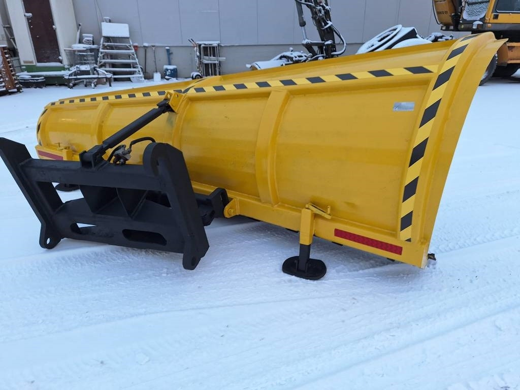 Rote 360 alueaura - Snöplog för Lantbruksmaskiner: bild 1 Rote 360 alueaura - Snöplog för Lantbruksmaskiner: bild 1