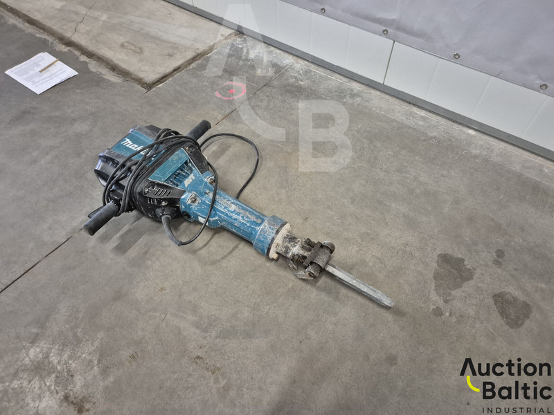Makita HM1812 - Byggmaskiner: bild 1 Makita HM1812 - Byggmaskiner: bild 1