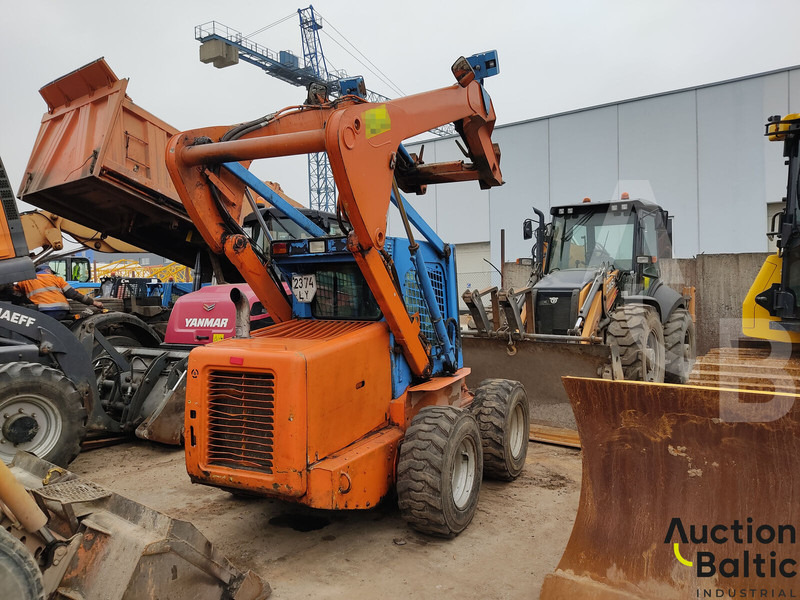 New Holland LS 185 B - Kompaktlastare/ Slirstyrda lastare: bild 4 New Holland LS 185 B - Kompaktlastare/ Slirstyrda lastare: bild 4