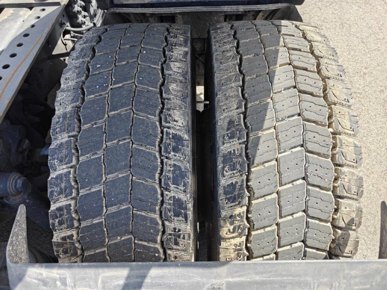 IVECO S-Way AS440S46T/P2LNG Euro6 Intarder Klima - Dragbil: bild 4 IVECO S-Way AS440S46T/P2LNG Euro6 Intarder Klima - Dragbil: bild 4