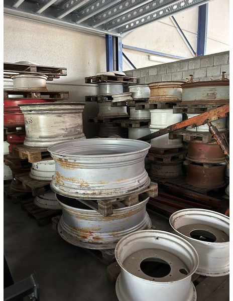 New Holland verschillende soorten velgen - Fälg: bild 1 New Holland verschillende soorten velgen - Fälg: bild 1