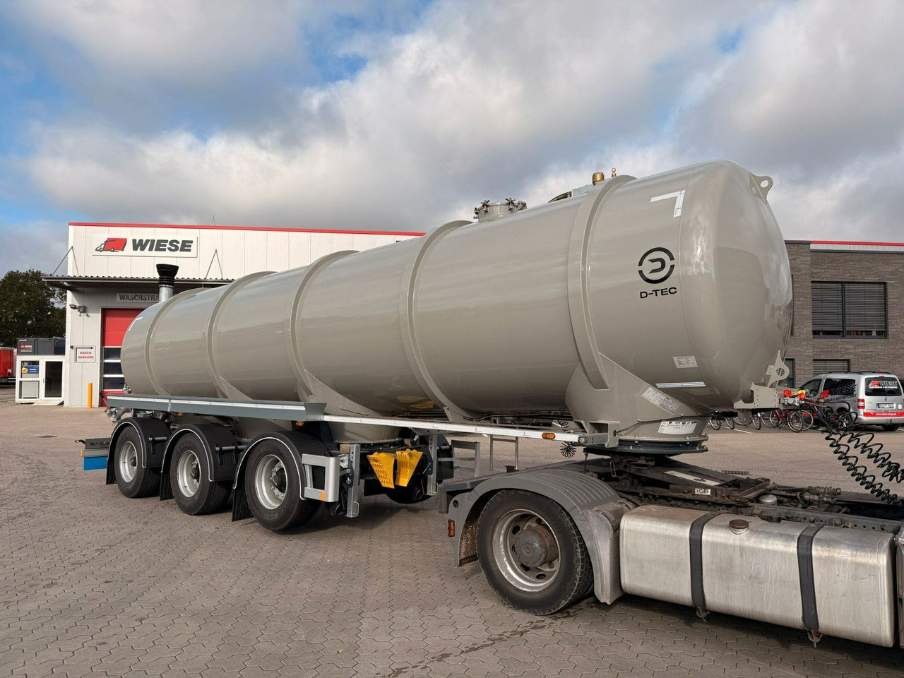 D-TEC Gülletanker 30m³ mit Zwangslenkung - Tanktrailer: bild 1 D-TEC Gülletanker 30m³ mit Zwangslenkung - Tanktrailer: bild 1