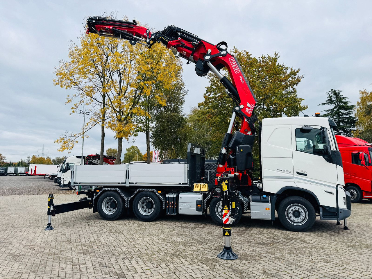 Volvo FH 500 8x4 Kran F820 RA2.27 Jib & Winde Sofort - Dragbil: bild 2 Volvo FH 500 8x4 Kran F820 RA2.27 Jib & Winde Sofort - Dragbil: bild 2