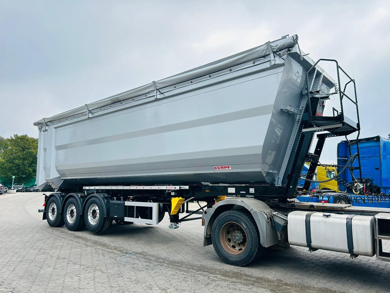 Kempf SKM 36/3 SR-Membran Stahl Halbrundmulde 50m³ - Tippbil semitrailer: bild 3 Kempf SKM 36/3 SR-Membran Stahl Halbrundmulde 50m³ - Tippbil semitrailer: bild 3