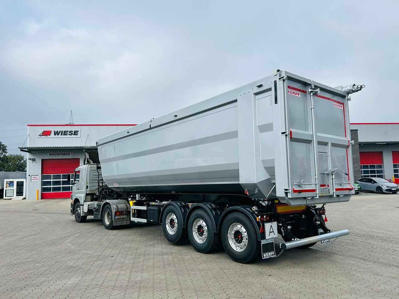 Kempf SKM 36/3 SR-Membran Stahl Halbrundmulde 50m³ - Tippbil semitrailer: bild 1 Kempf SKM 36/3 SR-Membran Stahl Halbrundmulde 50m³ - Tippbil semitrailer: bild 1