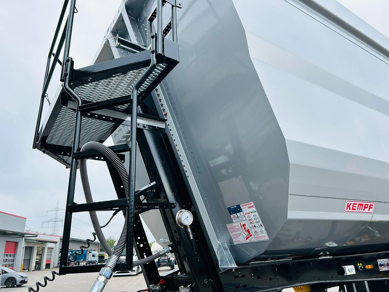 Tippbil semitrailer Kempf SKM 36/3 SR-Membran Stahl Halbrundmulde 50m³: bild 6