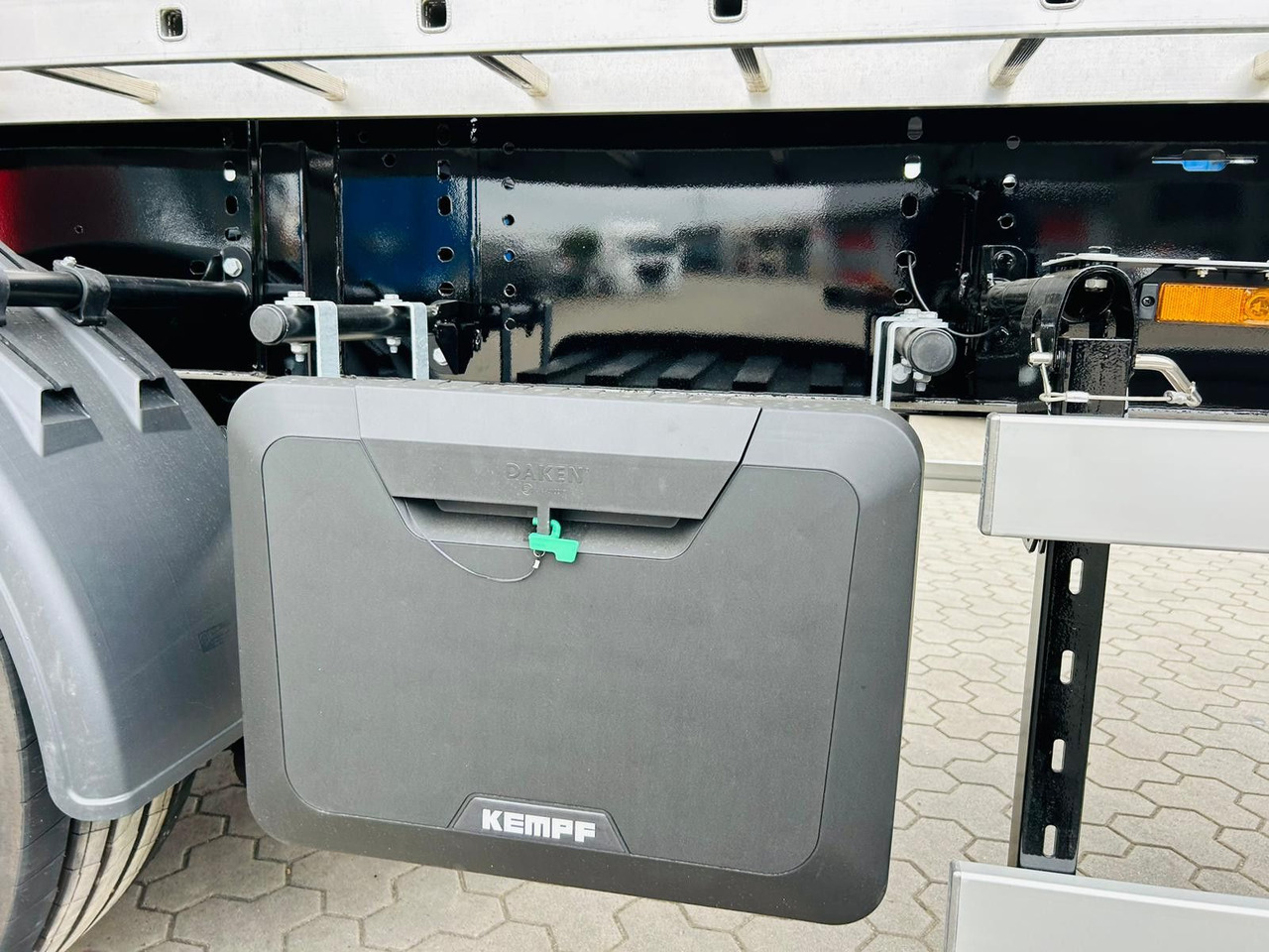 Tippbil semitrailer Kempf SKM 36/3 SR-Membran Stahl Halbrundmulde 50m³: bild 12