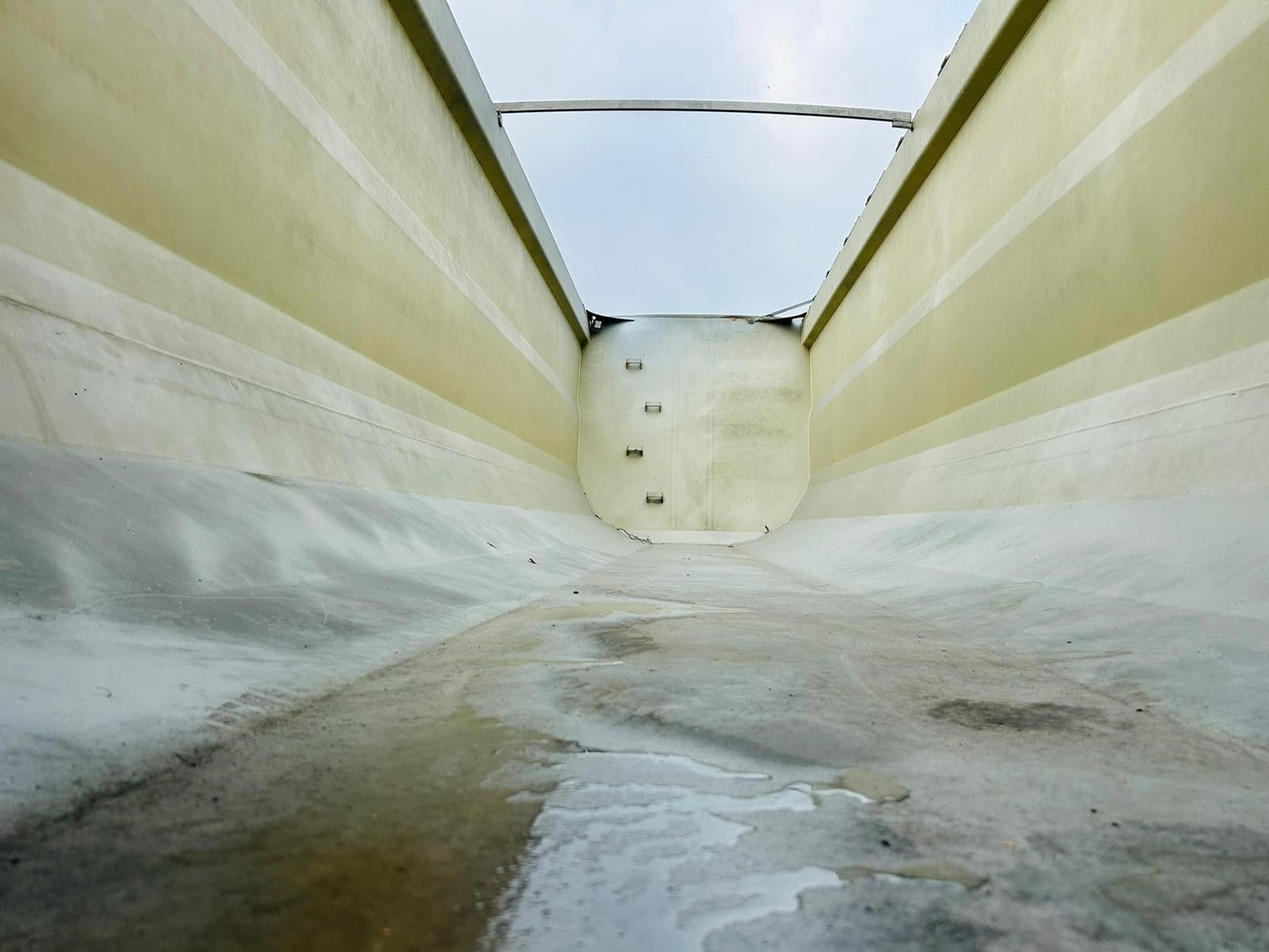 Tippbil semitrailer Kempf SKM 36/3 SR-Membran Stahl Halbrundmulde 50m³: bild 7