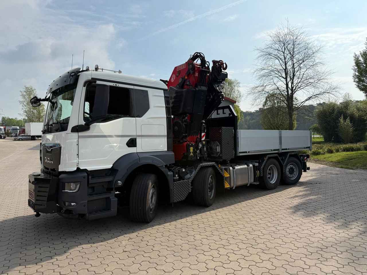 MAN 35.520 8x4 Kran Fassi F800, OHNE ABSTÜTZÜBERWACH - Flakbil, Kranbil: bild 2 MAN 35.520 8x4 Kran Fassi F800, OHNE ABSTÜTZÜBERWACH - Flakbil, Kranbil: bild 2