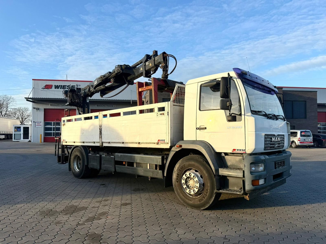 MAN LE 18.280 Pritsche mit HIAB 133 K PRO/HIPRO Kran - Flakbil, Kranbil: bild 1 MAN LE 18.280 Pritsche mit HIAB 133 K PRO/HIPRO Kran - Flakbil, Kranbil: bild 1