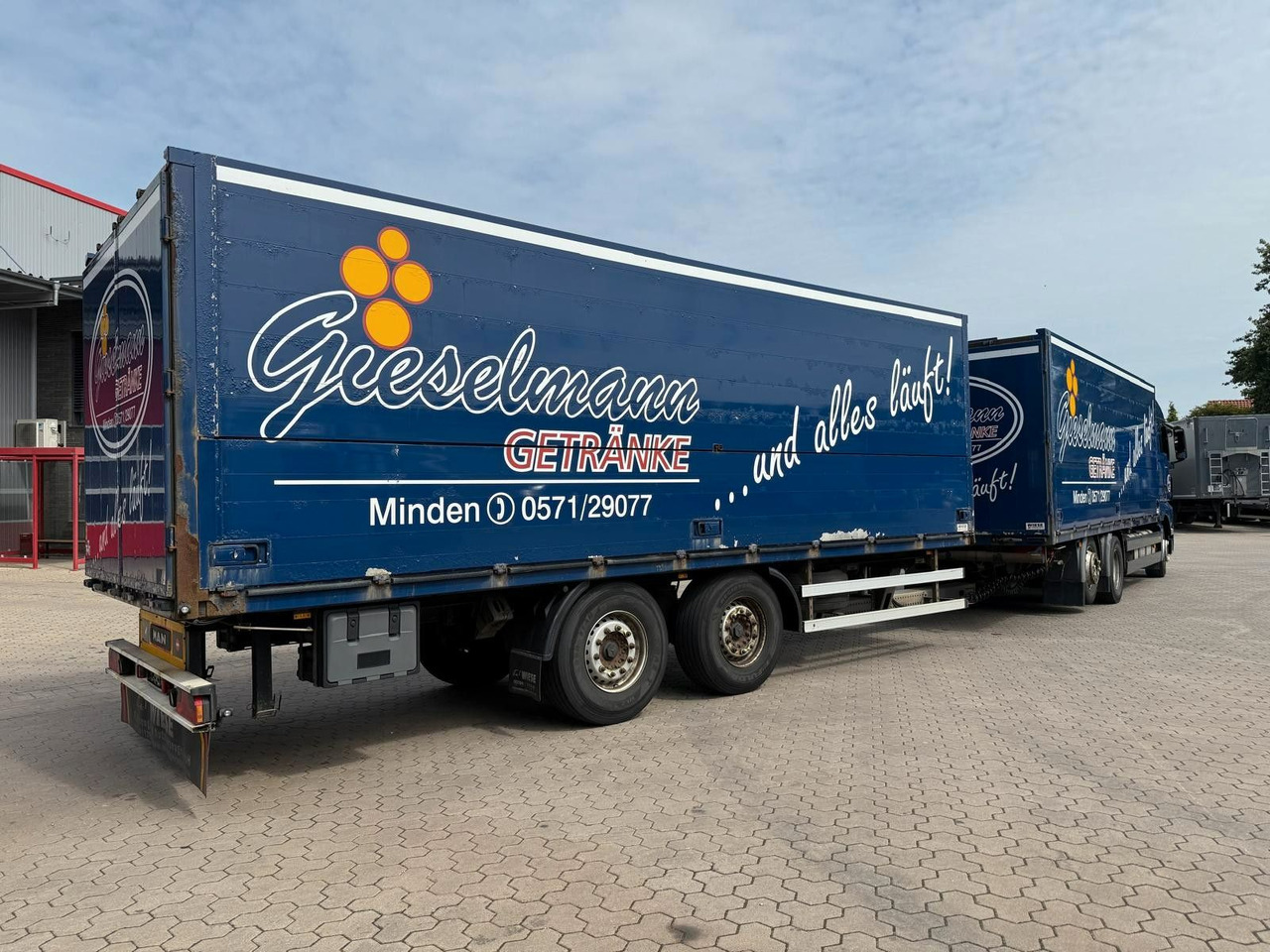 MAN TGA mit Kofferaufbau/Getränkeaufbau + Anhänger - Dryckestransport lastbil: bild 3 MAN TGA mit Kofferaufbau/Getränkeaufbau + Anhänger - Dryckestransport lastbil: bild 3