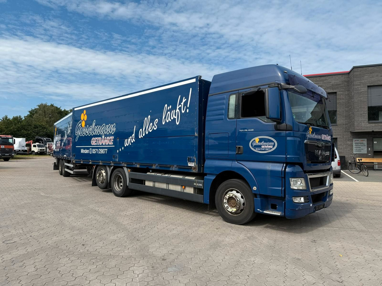 MAN TGA mit Kofferaufbau/Getränkeaufbau + Anhänger - Dryckestransport lastbil: bild 1 MAN TGA mit Kofferaufbau/Getränkeaufbau + Anhänger - Dryckestransport lastbil: bild 1