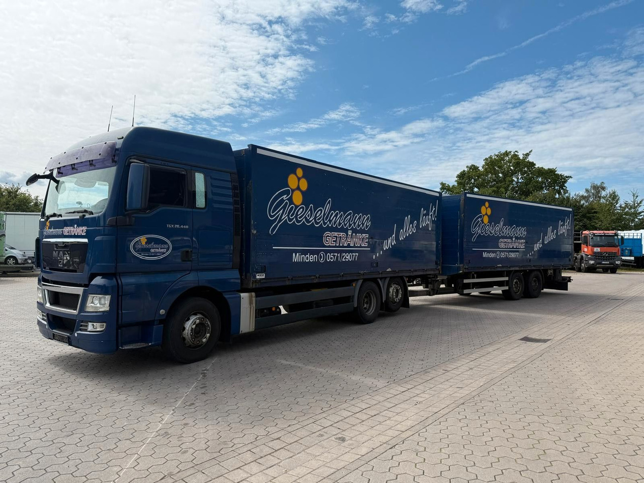 MAN TGA mit Kofferaufbau/Getränkeaufbau + Anhänger - Dryckestransport lastbil: bild 2 MAN TGA mit Kofferaufbau/Getränkeaufbau + Anhänger - Dryckestransport lastbil: bild 2