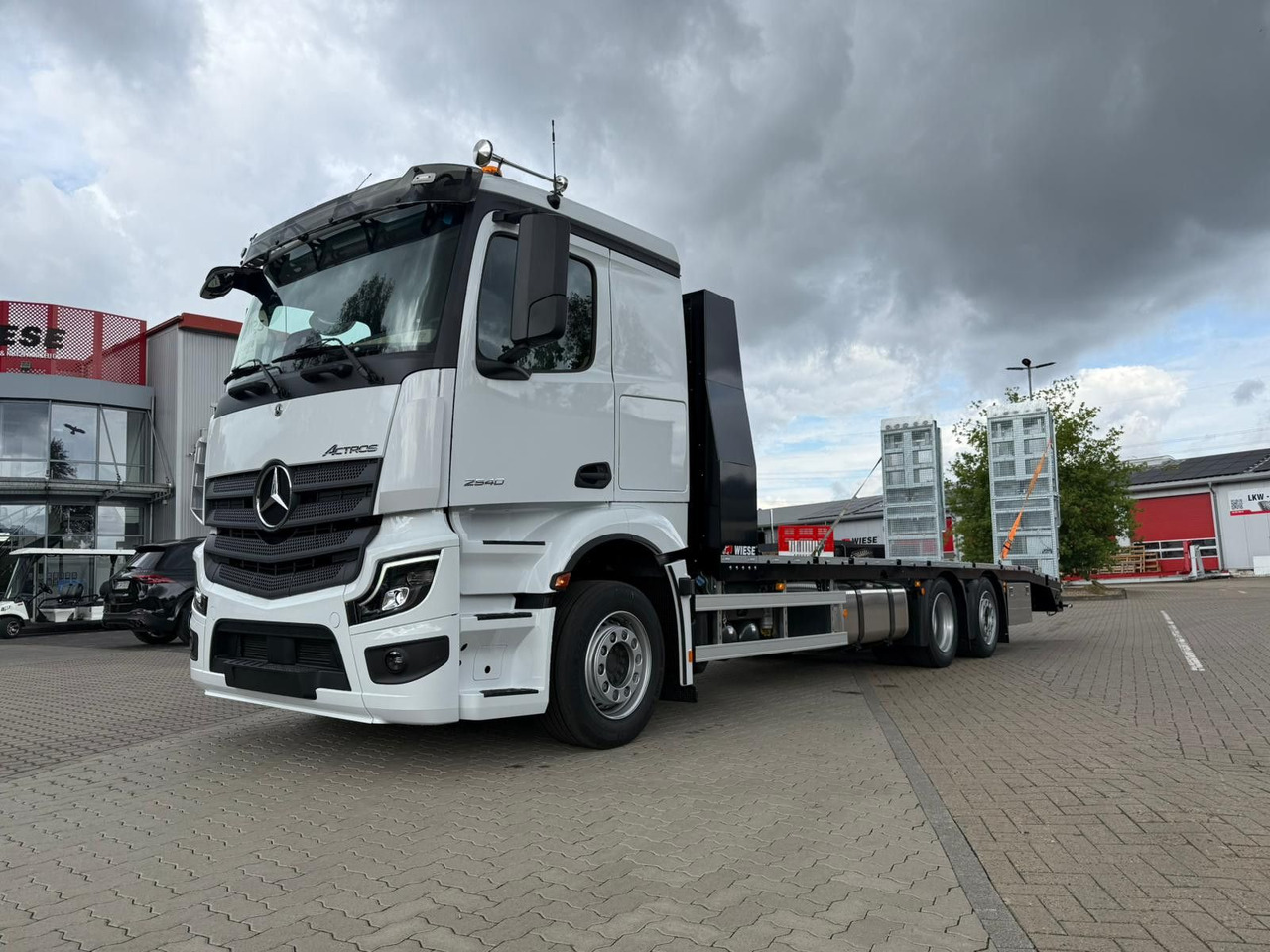 Mercedes-Benz Actros mit Rampen, Maschinentransporter - Bärgningsbil: bild 1 Mercedes-Benz Actros mit Rampen, Maschinentransporter - Bärgningsbil: bild 1