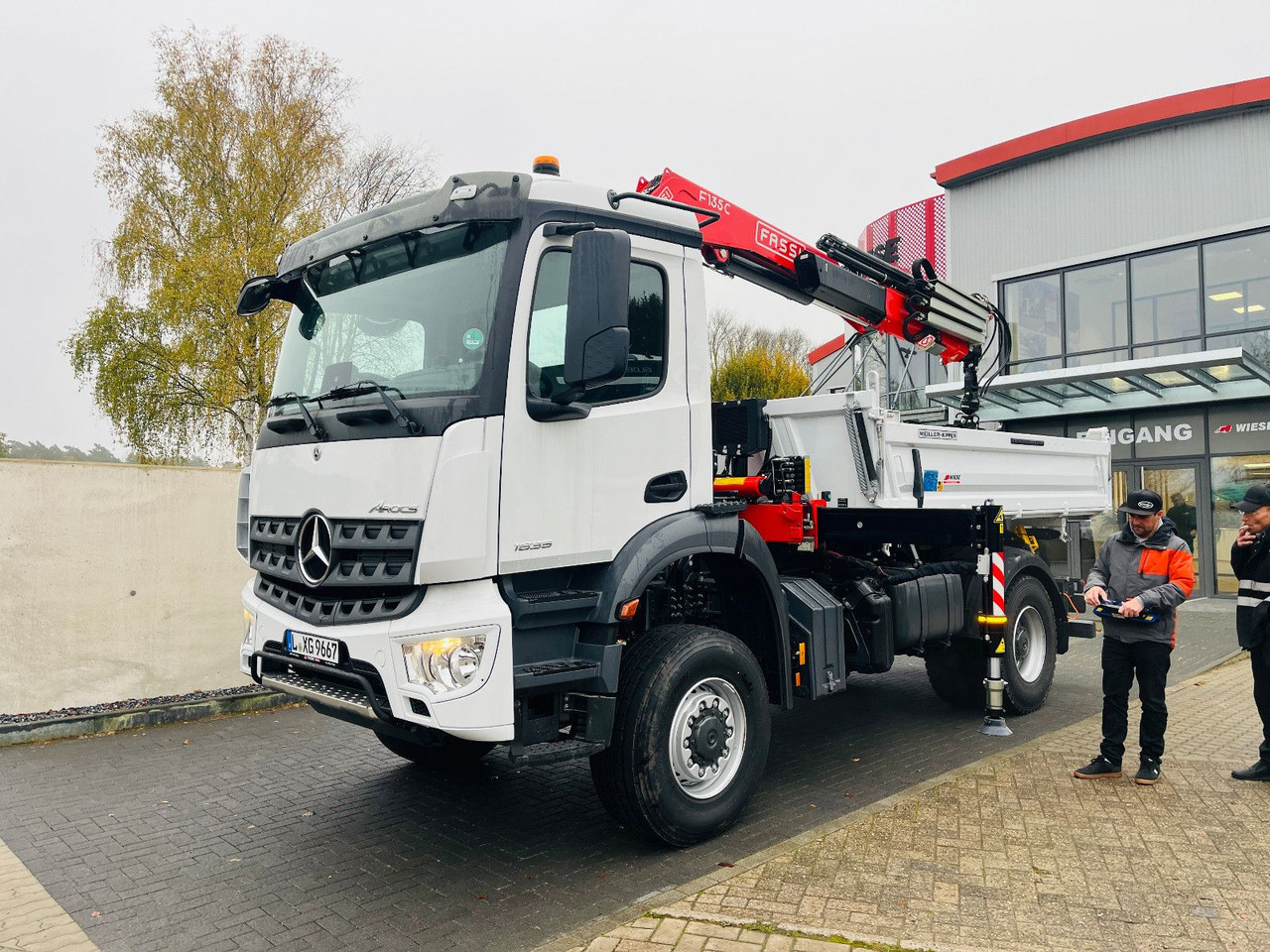Mercedes-Benz Arocs 1835 4x4 Meiller Fassi Kran Kipper - Tippbil lastbil, Kranbil: bild 1 Mercedes-Benz Arocs 1835 4x4 Meiller Fassi Kran Kipper - Tippbil lastbil, Kranbil: bild 1