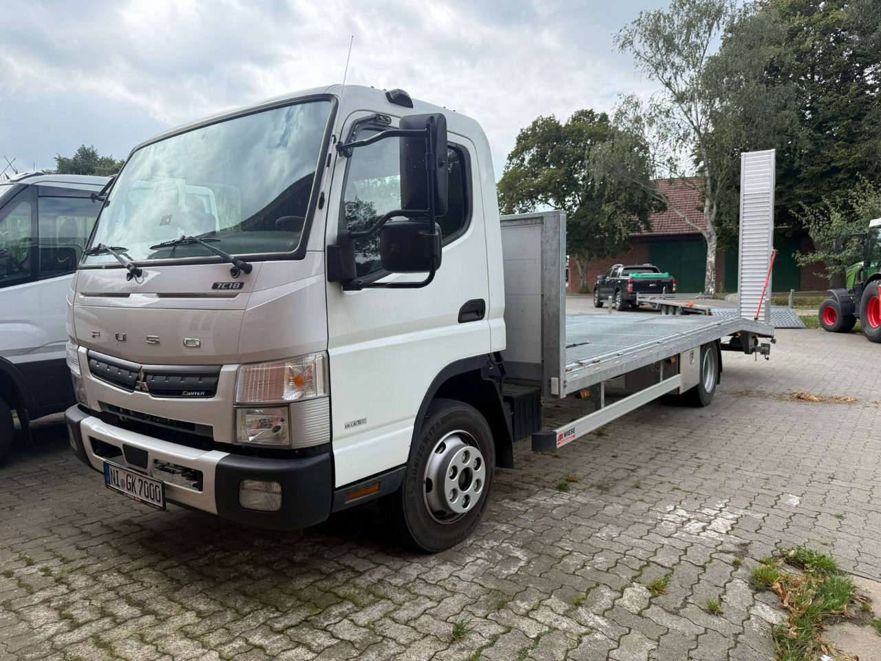 Mitsubishi Fuso Canter 7C18 Arbeitsbühnentransporter - Biltransportbil lastbil: bild 1 Mitsubishi Fuso Canter 7C18 Arbeitsbühnentransporter - Biltransportbil lastbil: bild 1