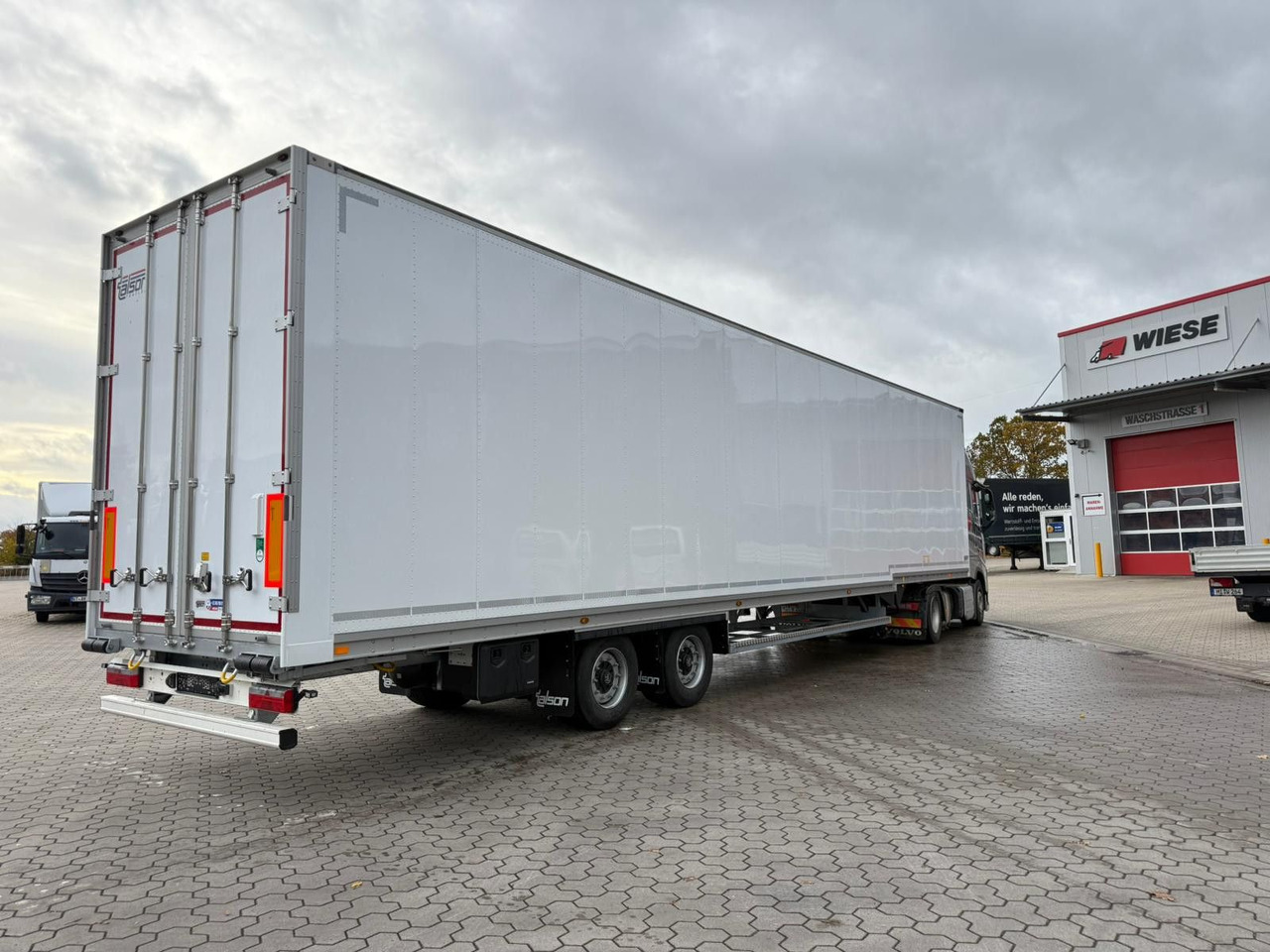Talson TGG TAL 12/18 Mega Kofferauflieger Kleidung 99m³ - Skåp semitrailer: bild 2 Talson TGG TAL 12/18 Mega Kofferauflieger Kleidung 99m³ - Skåp semitrailer: bild 2