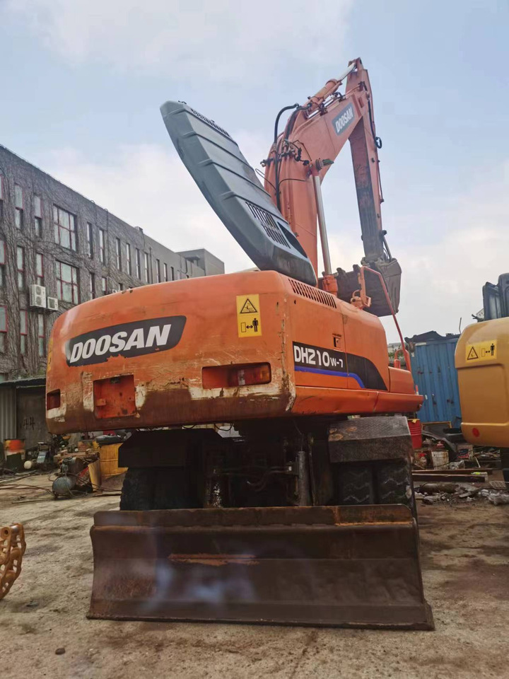 DOOSAN DH210W-7 - Grävmaskin på däck: bild 2 DOOSAN DH210W-7 - Grävmaskin på däck: bild 2
