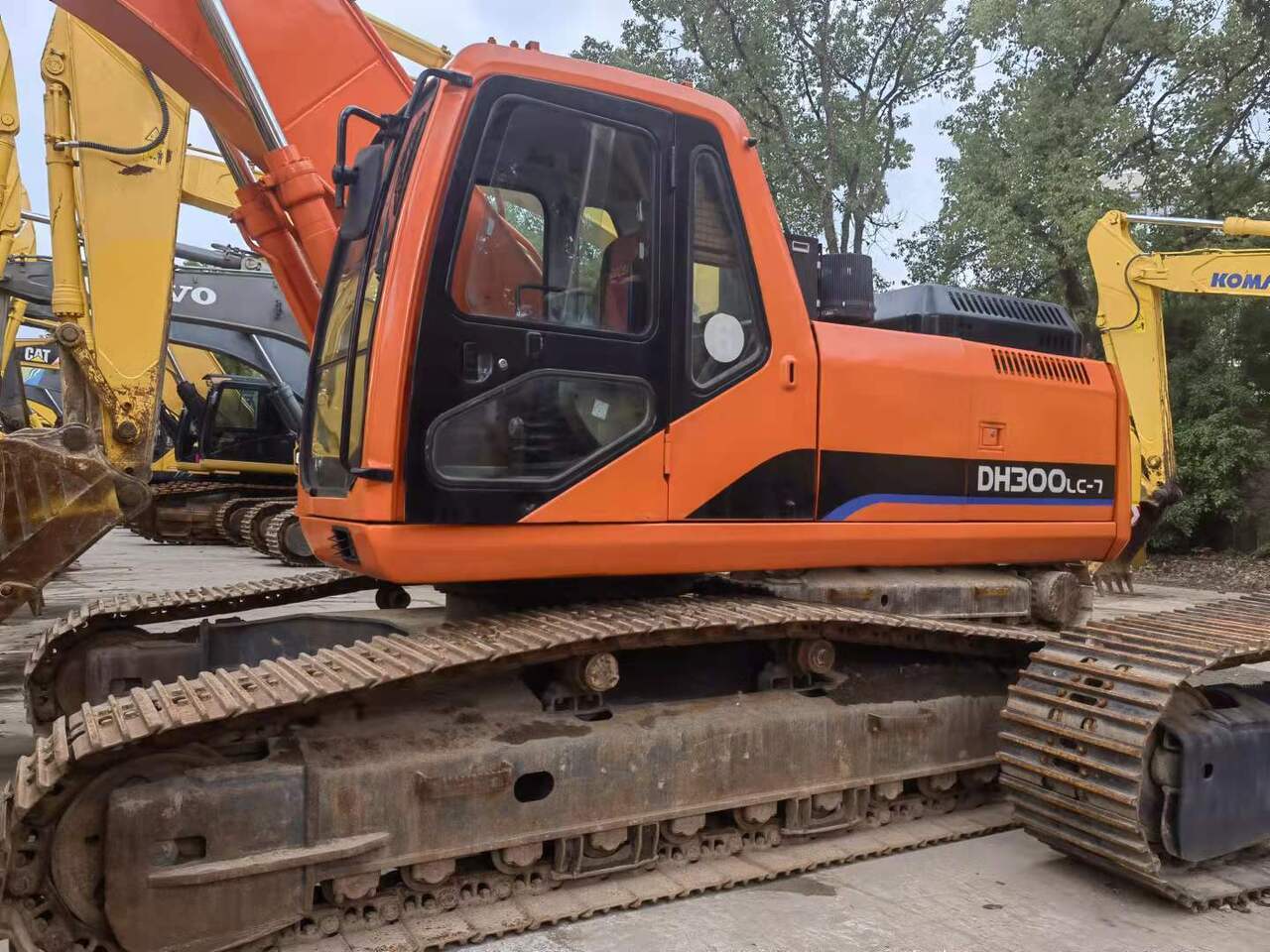 DOOSAN DH300 - Bandgrävare: bild 1 DOOSAN DH300 - Bandgrävare: bild 1