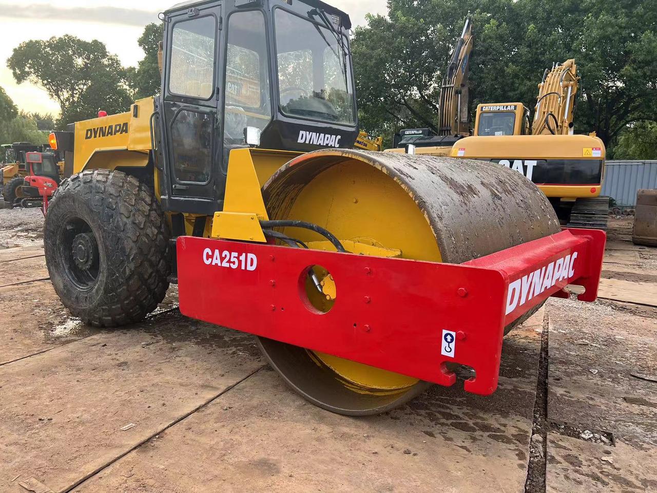 DYNAPAC CA215D - Vält: bild 1 DYNAPAC CA215D - Vält: bild 1