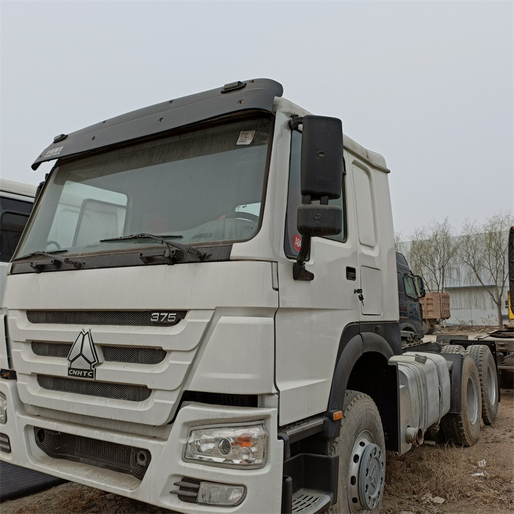 HOWO 6x4 375hp tractor - Dragbil: bild 2 HOWO 6x4 375hp tractor - Dragbil: bild 2