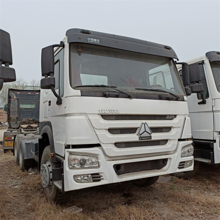 HOWO 6x4 375hp tractor - Dragbil: bild 5 HOWO 6x4 375hp tractor - Dragbil: bild 5